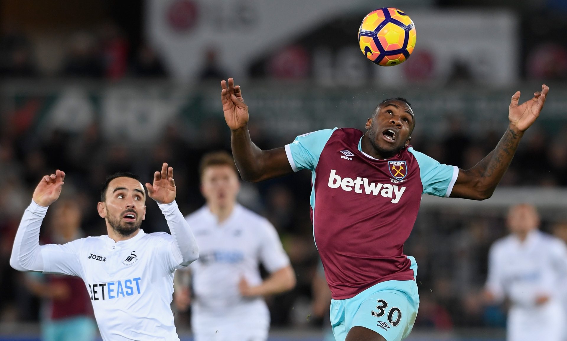 她十分重视 她十分重视